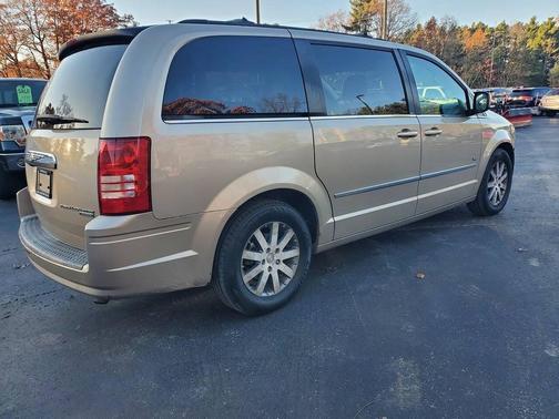 2009 Chrysler Town & Country Touring