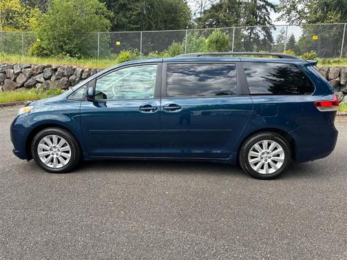 2011 Toyota Sienna XLE