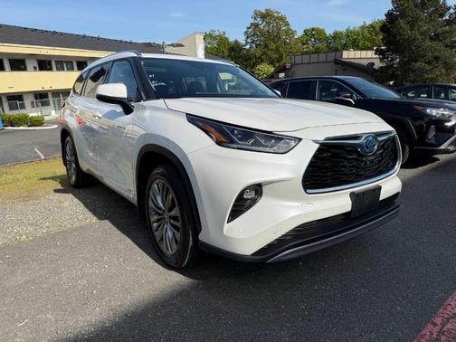 2021 Toyota Highlander Hybrid Platinum