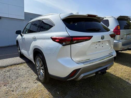 2021 Toyota Highlander Hybrid Platinum