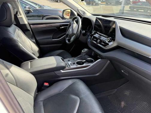 2021 Toyota Highlander Hybrid Platinum