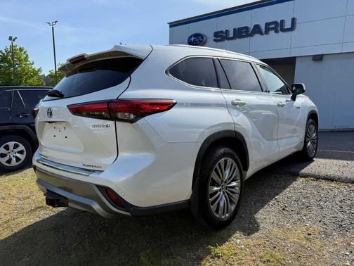 2021 Toyota Highlander Hybrid Platinum