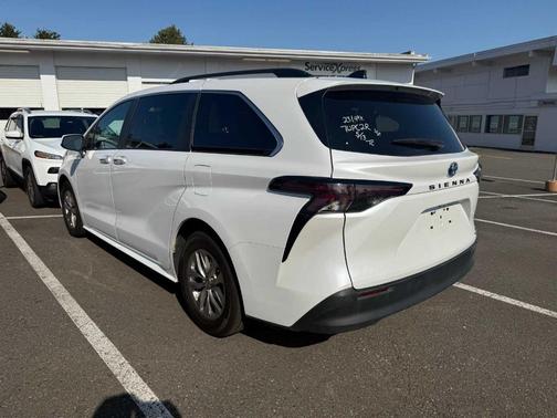 2023 Toyota Sienna XLE