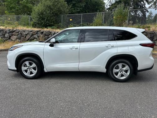 2022 Toyota Highlander LE