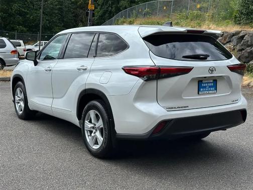 2022 Toyota Highlander LE