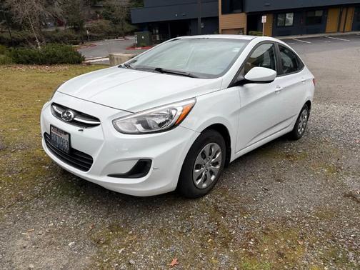 Century White 2016 Hyundai Accent SE