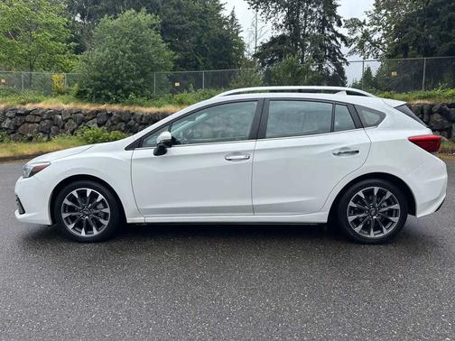 Crystal White Pearl 2022 Subaru Impreza Limited