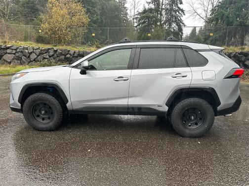 2022 Toyota RAV4 Hybrid SE