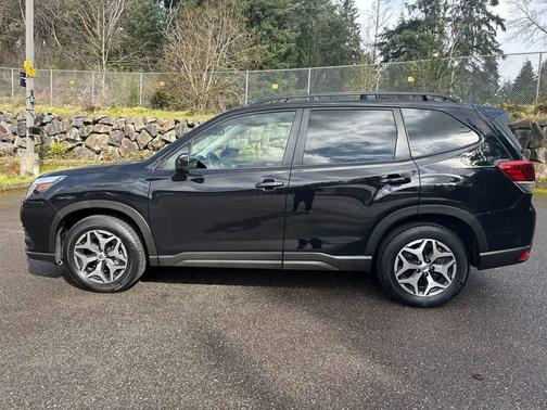 Crystal Black Silica 2023 Subaru Forester Premium