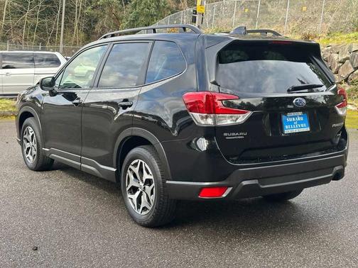 Crystal Black Silica 2023 Subaru Forester Premium