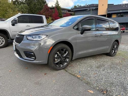 2023 Chrysler Pacifica Touring-L