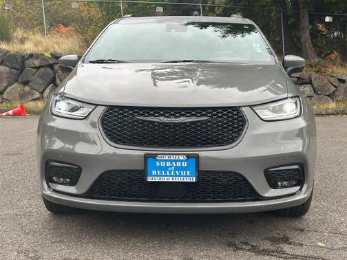 2023 Chrysler Pacifica Touring-L