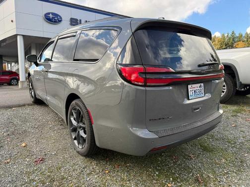 2023 Chrysler Pacifica Touring-L
