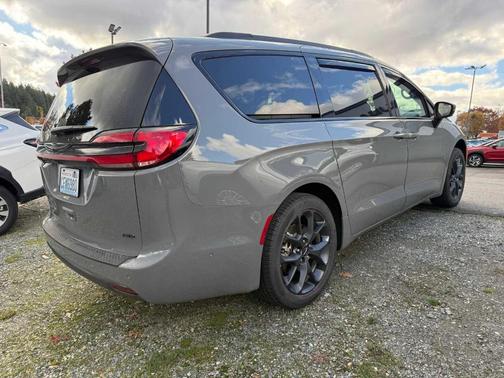 2023 Chrysler Pacifica Touring-L