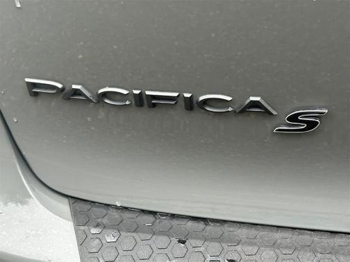2023 Chrysler Pacifica Touring-L