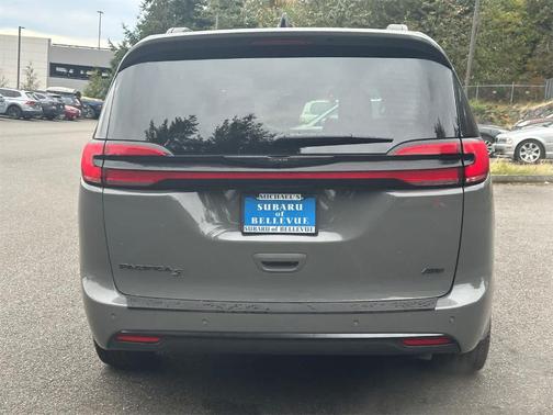 2023 Chrysler Pacifica Touring-L