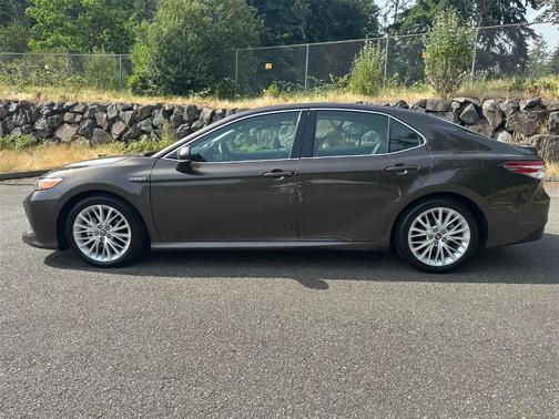 2018 Toyota Camry Hybrid XLE