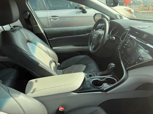 2018 Toyota Camry Hybrid XLE