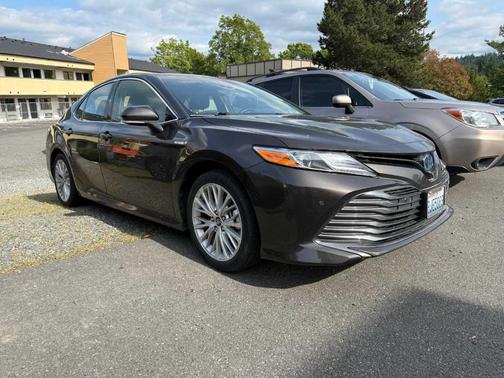 2018 Toyota Camry Hybrid XLE