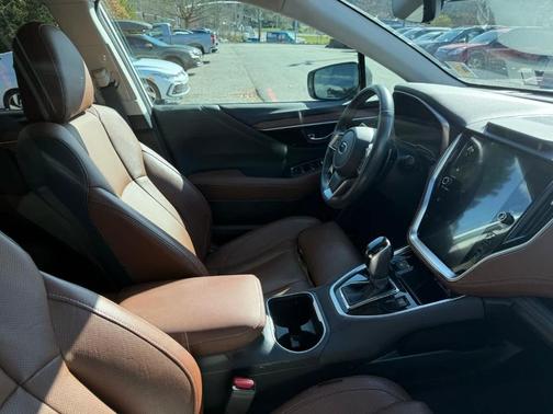 Crystal White Pearl 2024 Subaru Outback Touring