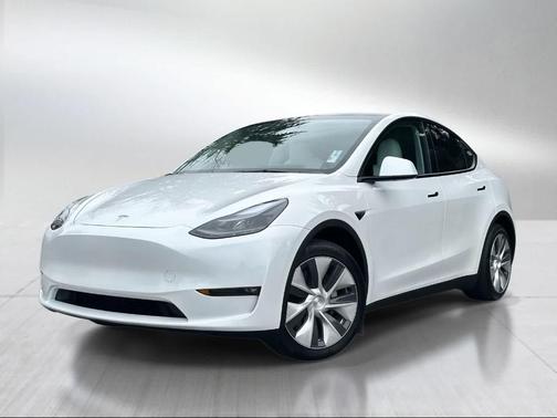 White 2024 Tesla Model Y Long Range