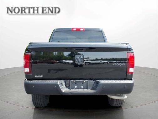 Diamond Black Crystal Pearlcoat 2022 RAM 1500 Classic Warlock Quad Cab 4x4 6'4' Box