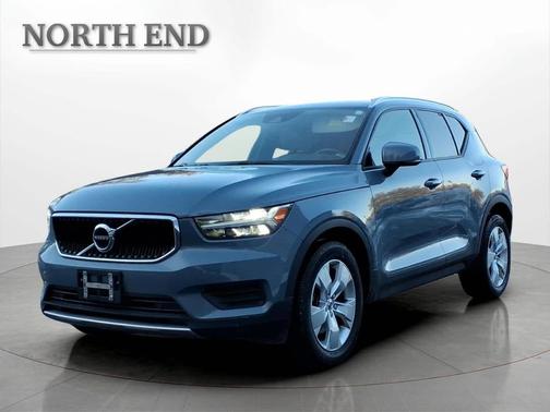 2020 Volvo XC40 T5 Momentum
