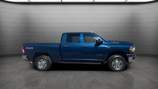 2020 RAM 2500 Tradesman Crew Cab 4X4 6'4' Box