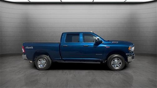 2020 RAM 2500 Tradesman Crew Cab 4X4 6'4' Box