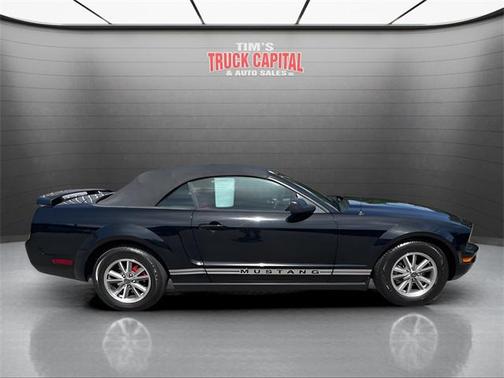 2005 Ford Mustang Deluxe
