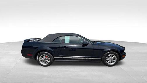 2005 Ford Mustang Deluxe