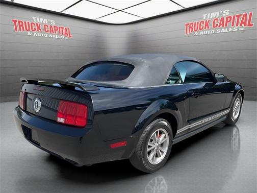 2005 Ford Mustang Deluxe