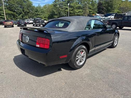 2005 Ford Mustang Deluxe