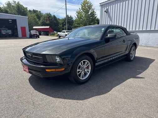 2005 Ford Mustang Deluxe