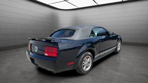 2005 Ford Mustang Deluxe