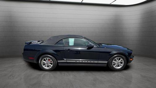 2005 Ford Mustang Deluxe