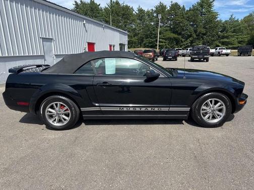 2005 Ford Mustang Deluxe