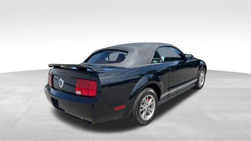2005 Ford Mustang Deluxe