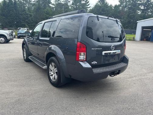 2010 Nissan Pathfinder SE