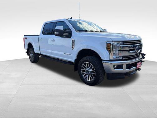 Oxford White 2019 Ford F-250 Lariat