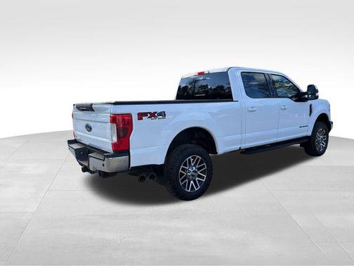 Oxford White 2019 Ford F-250 Lariat