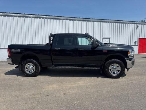 2020 RAM 2500 Tradesman Crew Cab 4X4 6'4' Box