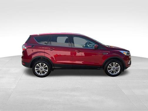 Ruby Red Metallic 2017 Ford Escape SE