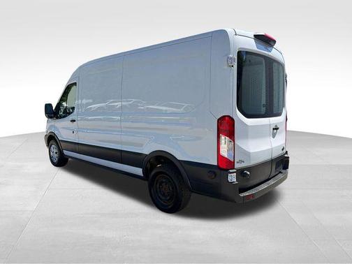 Oxford White 2018 Ford Transit-250 Base