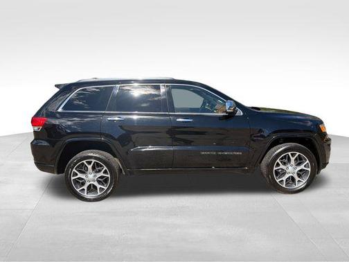Diamond Black Crystal Pearlcoat 2020 Jeep Grand Cherokee Overland