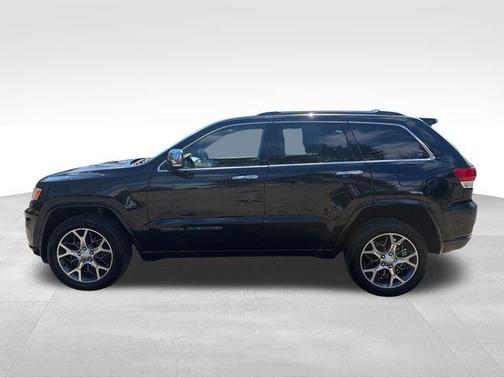Diamond Black Crystal Pearlcoat 2020 Jeep Grand Cherokee Overland