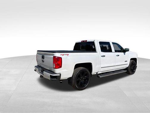 Iridescent Pearl Tricoat 2017 Chevrolet Silverado 1500 High Country