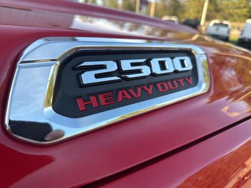 2022 RAM 2500 Tradesman Crew Cab 4x4 6'4' Box