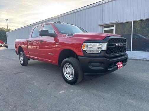 2022 RAM 2500 Tradesman Crew Cab 4x4 6'4' Box