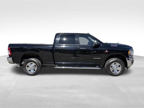 Diamond Black Crystal Pearlcoat 2021 RAM 2500 Tradesman Crew Cab 4x4 6'4' Box